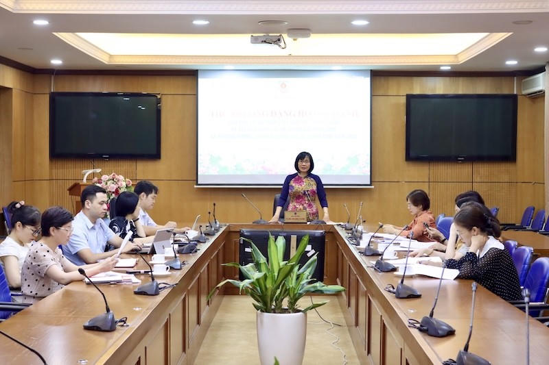 Thứ trưởng Đặng Hoàng Oanh chủ trì cuộc họp . (Ảnh: H.G)