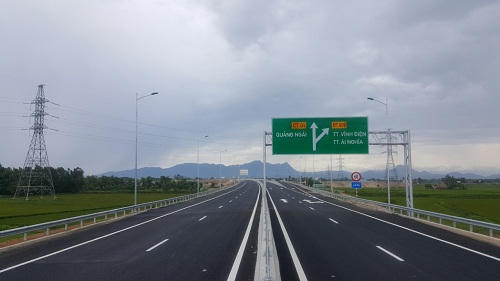 Dự án xây dựng đường cao tốc Đà Nẵng - Quảng Ngãi đã chính thức thông xe kỹ thuật và đưa vào khai thác tạm 65km.