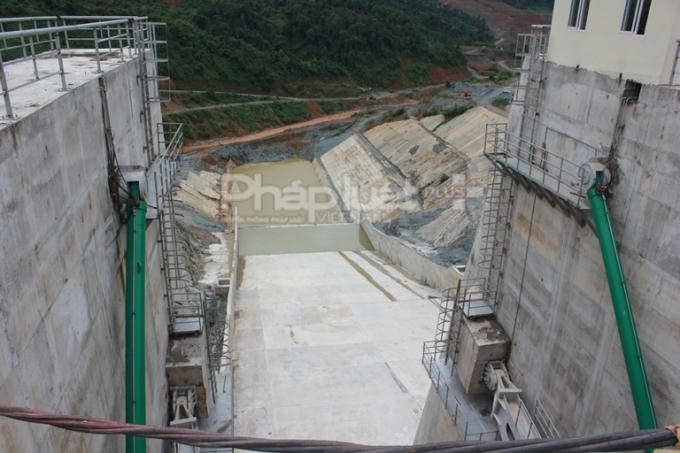 Nhiều nguồn tin không chính thức cho rằng, do nước đổ về hạ lưu nhiều khiến dư luận cho rằng đập thủy điện này bị vỡ.