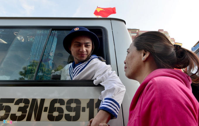 Nữ t&acirc;n binh tại TP Hồ Ch&iacute; Minh trong ng&agrave;y nhập ngũ