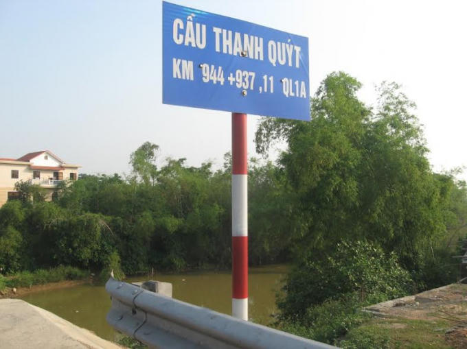 Dòng sông Thanh Quýt bị chặn dòng thành một ao tù lớn, nước sông vàng ố, môi sinh, môi trường tại đây bị đe dọa…