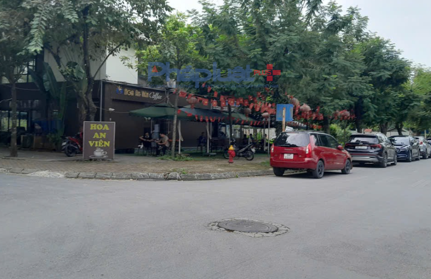 Công trình 2 tầng trên đất công được sử dụng để bán hàng với tên gọi "Cà phê Hoa An Viên".