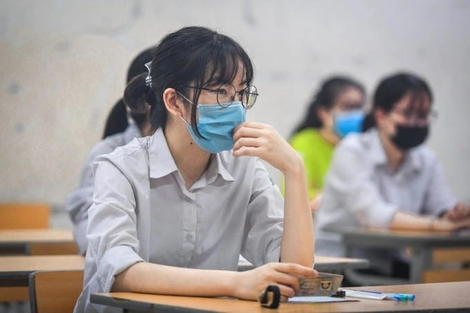 Hiện rất nhiều phụ huynh học sinh hoang mang lo lắng liệu bao giờ các đơn vị tổ chức thi, cấp chứng chỉ trở lại. (Ảnh: Mạnh Quân)