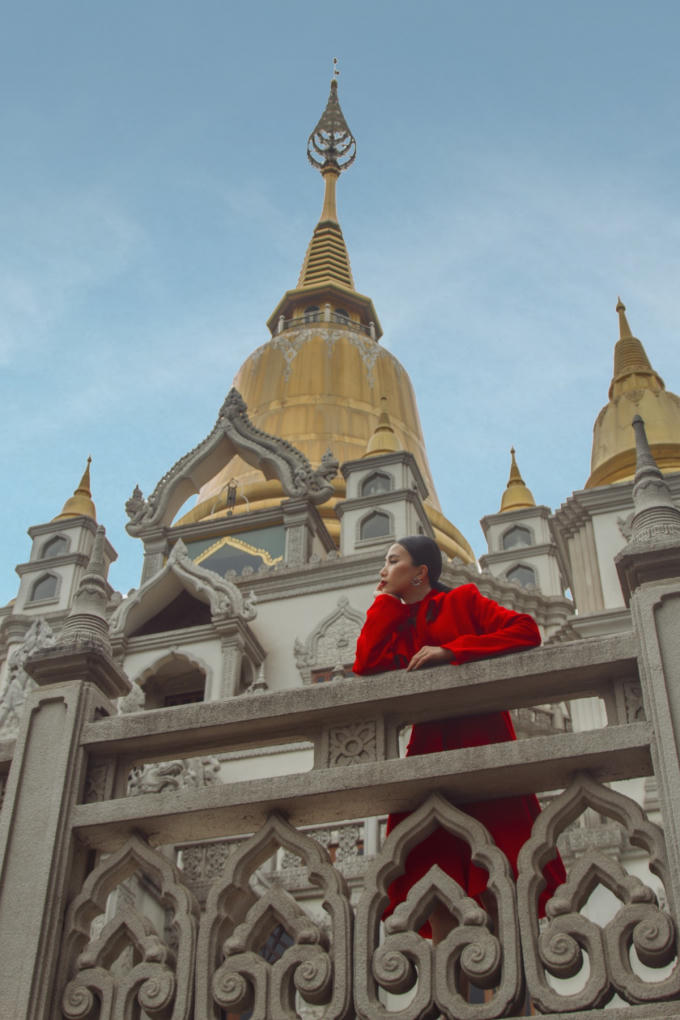 Trong không khí tưng bừng của mùa lễ hồi đầu năm cũng như chào đón những dịp lễ quan trọng như Ngày Quốc tế Phụ nữ 8/3, thời trang David Wong tiếp tục giới thiệu BST mới với hàng loạt thiết kế thanh lịch và đặc trưng thương hiệu.