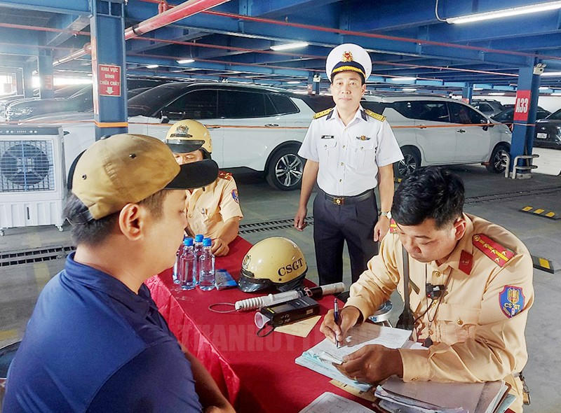 22-11-2023-tong-cong-ty-tan-cang-sai-gon-kiem-tra-hung-khi-vat-lieu-no-cac-phuong-tien-ra-vao-cang-669DF0B1-details
