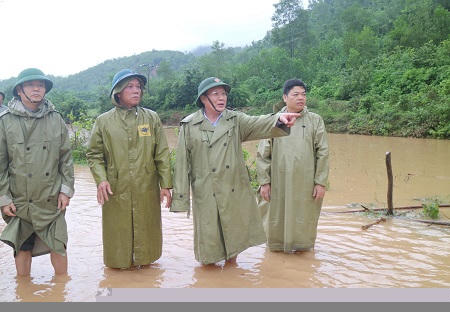 Lãnh đạo tỉnh Quảng Trị kiểm tra tình hình mưa lũ tại các huyện Hướng Hóa, Đăkrông . (Ảnh: VGP/Minh Trang)