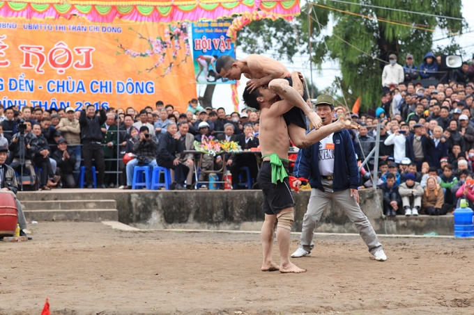Tưng bừng hội Vật Đền - Ch&ugrave;a Chi Đ&ocirc;ng