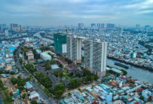 Diamond Lotus Riverside, bức tường xanh khổng lồ giữa lòng Sài Gòn