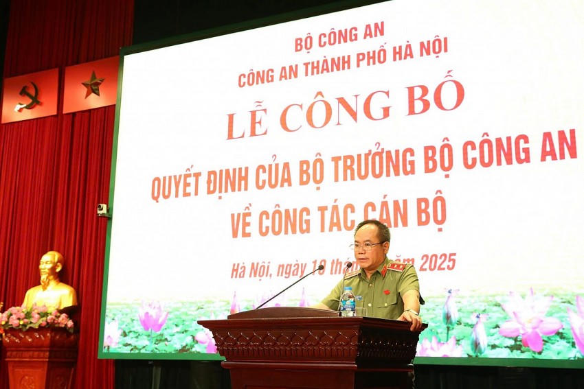 Giám đốc CATP phát biểu giao nhiệm vụ tại buổi Lễ
