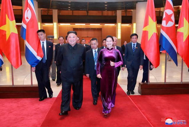 Chiều ngày 1/3, tại Nhà Quốc hội, Chủ tịch Quốc hội Nguyễn Thị Kim Ngân hội kiến với Chủ tịch Triều Tiên Kim Jong-un đang thăm Việt Nam.