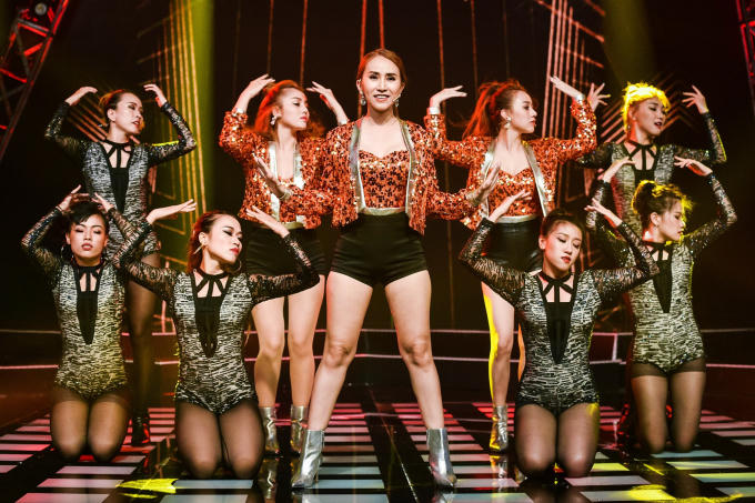 Ngô Kiến Huy - Khổng Tú Quỳnh “nắm tay” làm minishow