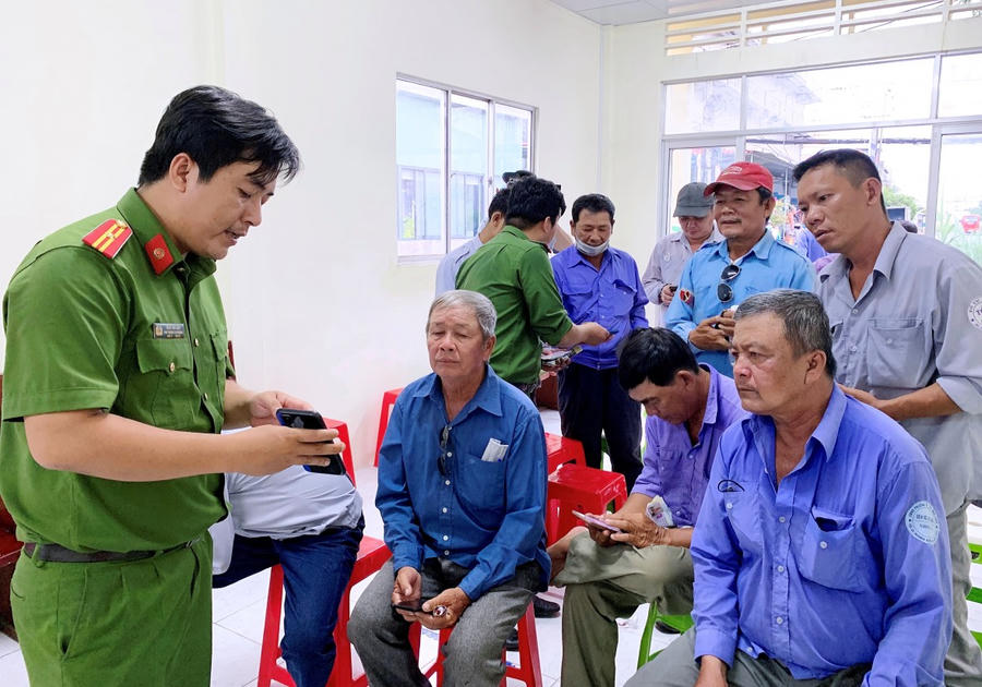 Lực lượng Công an cơ sở thường xuyên tuyên truyền phương thức, thủ đoạn tội phạm lừa đảo chiếm đoạt tài sản trên không gian mạng.
