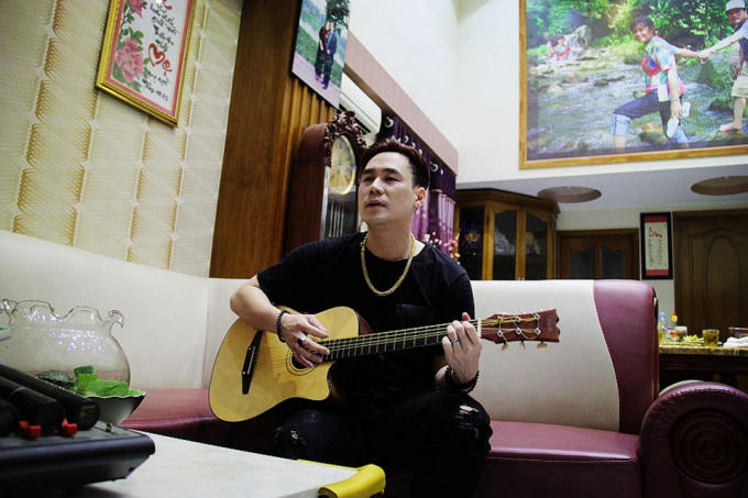 Khánh Phương trong biệt thư triệu đô giữa Sài Gòn.
