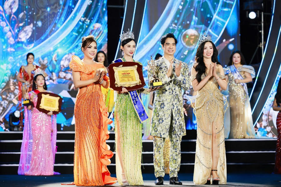 Khoảnh khắc đăng quang của Tân Hoa hậu Đại sứ Hòa bình 2025 - Miss Business Peace 2025 Phạm Thị Thanh Hương.