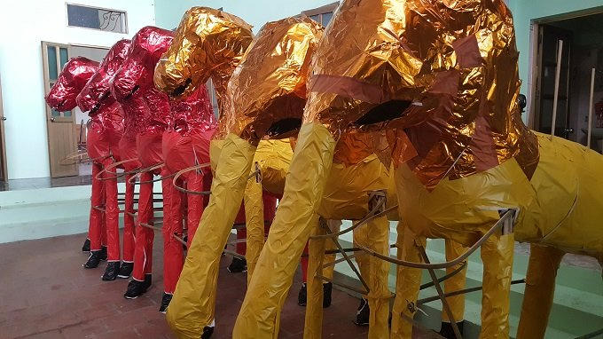 Mô hình ngựa, voi cỡ đại cao trên 2m đang trong thời gian hoàn thiện.