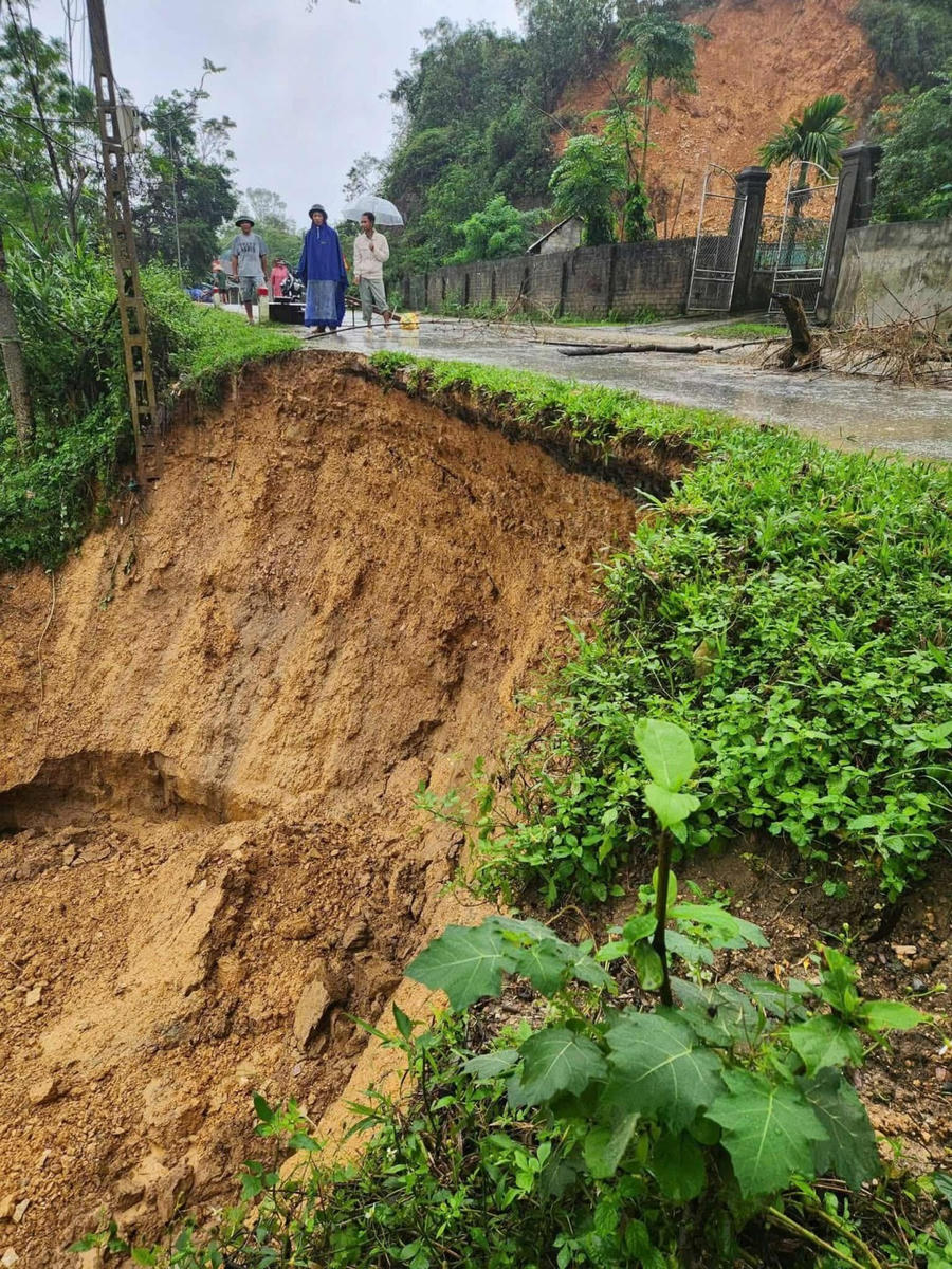 Sáng 1/11, vị trí sạt lở chưa nhiều.