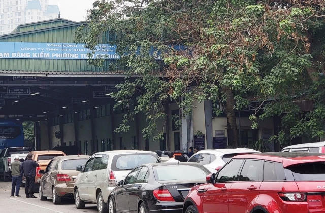 Giải quyết tình trạng ùn tắc đăng kiểm