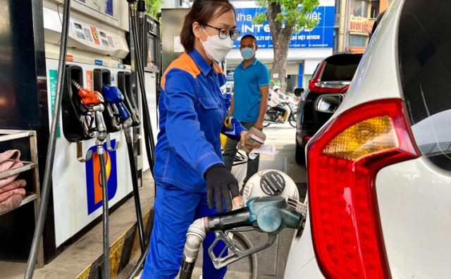 Tăng mức chi phí vận chuyển và phụ phí xăng dầu từ kỳ điều hành tới