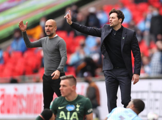 Ryan Mason không cùng đẳng cấp với Pep Guardiola.