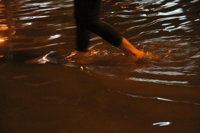 Nước ngập quá bàn chân.