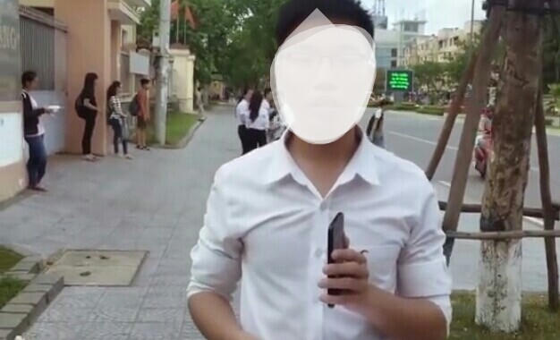 Người dẫn chương tr&igrave;nh trong clip. (Ảnh cắt từ clip)