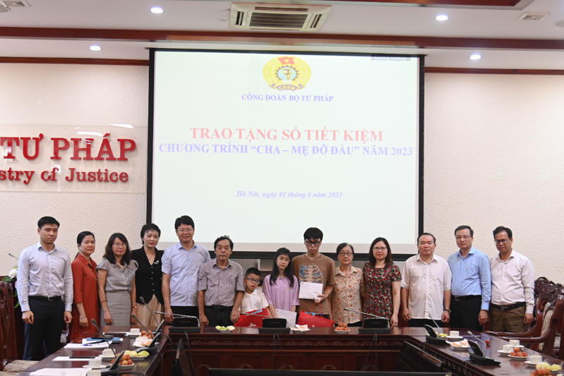 01.06.23 trao qua cong doan (4)