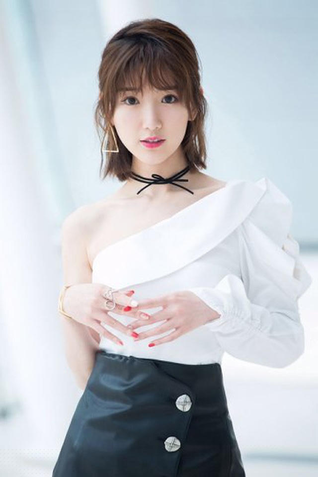 Hình ảnh xinh đẹp và đáng yêu của Mao Hiểu Đồng trên các tạp chí thời trang