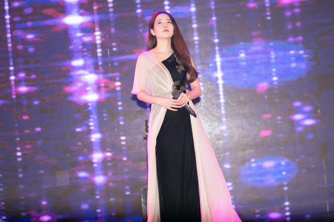 Nam Em mặc Hanbok, đẹp rạng ngời tại sự kiện
