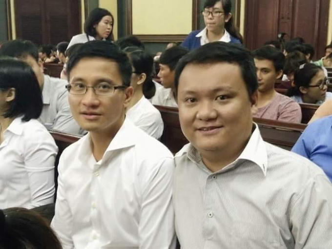 Cao Toàn Mỹ (đeo kính) tại phiên toà.