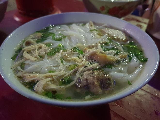 Bát phở 5.000 đồng nhưng vô cùng hấp dẫn và đầy đặn