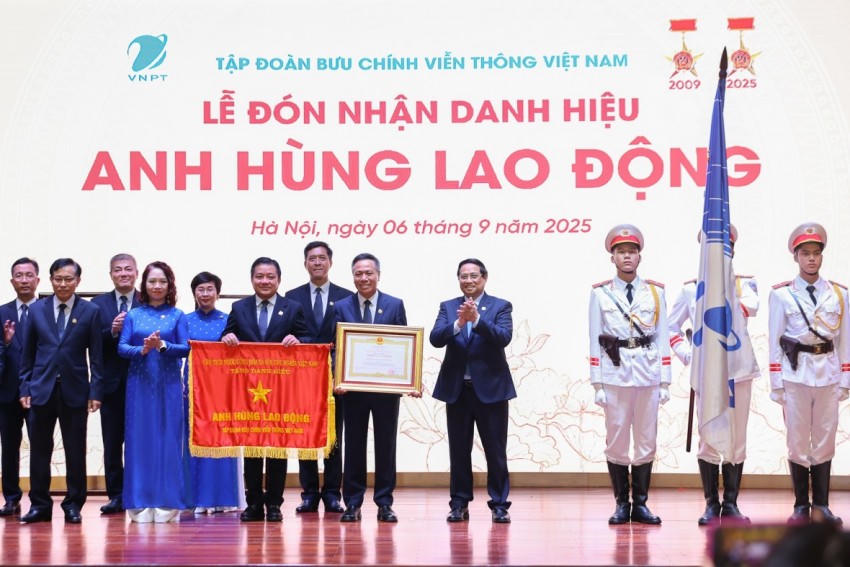 Tập đoàn VNPT đón nhận danh hiệu Anh hùng lao động.