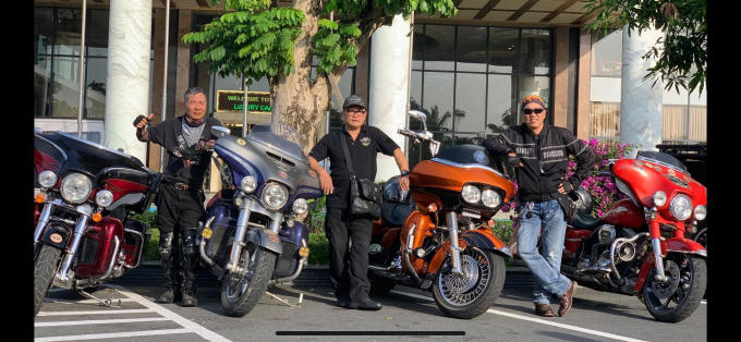 Một nhóm những người chơi mô tô Harley-Davidson