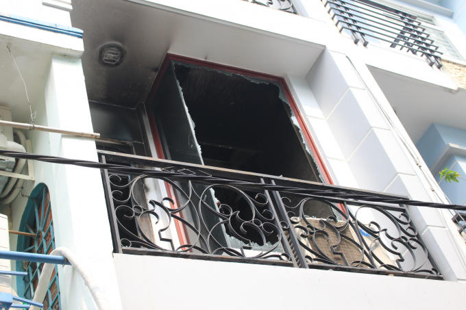 Tầng 2 của căn nhà bị thiêu rụi.