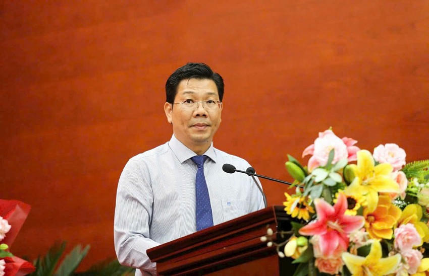 Bí thư Tỉnh ủy Nguyễn Mạnh Hùng phát biểu chúc mừng Thiếu tướng Nguyễn Văn Trãi.