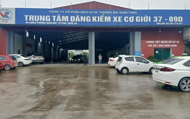 Nghệ An: Công an khám xét Trung tâm đăng kiểm xe cơ giơi 37-09D