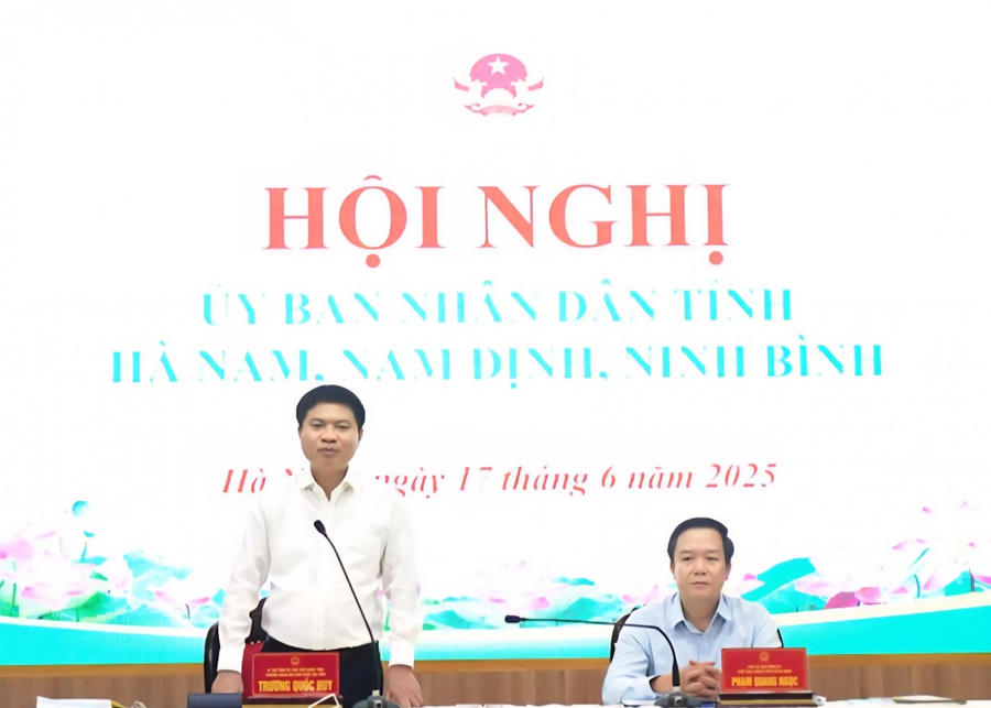 Ông Trương Quốc Huy, Bí thư Tỉnh ủy, Chủ tịch UBND tỉnh Hà Nam phát biểu tại hội nghị.