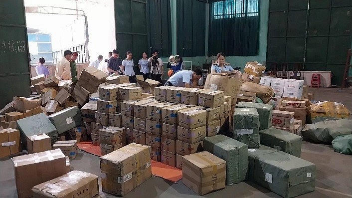 Cục Quản lý thị trường tỉnh Bắc Giang tiêu hủy hàng hóa vi phạm có giá trị hơn 850 triệu đồng. (Ảnh: Cục QLTT tỉnh Bắc Giang)