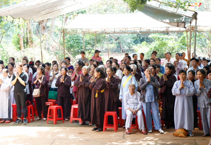 Đông đảo đồng bào phật tử về tham dự.