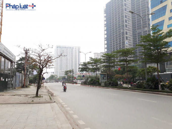Dự án nằm ở giao cắt giữa 2 trục đường là đường Dương Đình Nghệ và đường Phạm Văn Bạch.