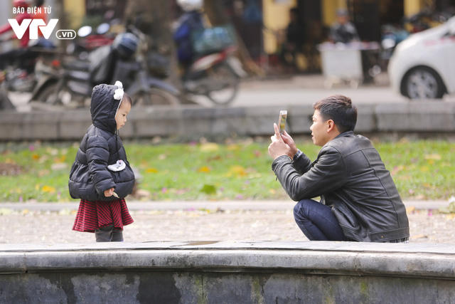 Không quên lưu lại những bức ảnh trong khoảng thời gian Hà Nội vô cùng "đáng yêu" như thế này.