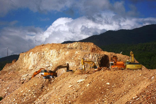 Khai thác đất sét tại huyện Đại Lộc, Quảng Nam. Ảnh minh họa (VQ)