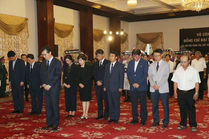 Đo&agrave;n tổng l&atilde;nh sự qu&aacute;n H&agrave;n Quốc viếng Chủ tịch nước Trần Đại Quang.