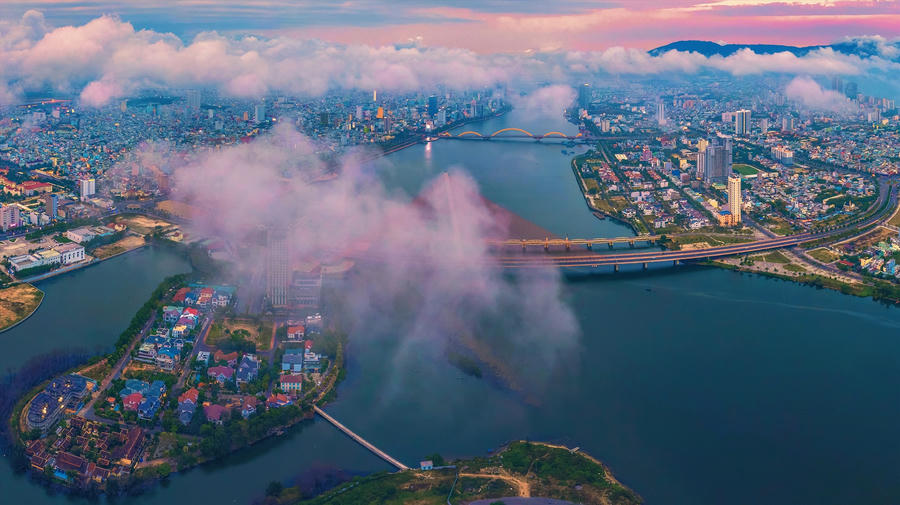 Dưới làn mây...