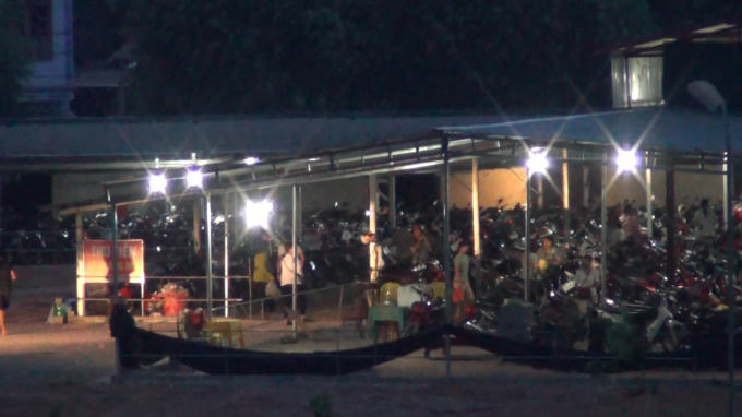 Bắc Giang: Chưa được cấp ph&eacute;p, b&atilde;i xe đưa đ&oacute;n c&ocirc;ng nh&acirc;n Sam Sung vẫn ngang nhi&ecirc;n hoạt động