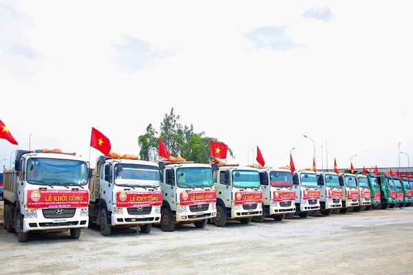 Phương tiện máy móc sẵn sàng thi công Dự án Đầu tư xây dựng tuyến đường bộ cao tốc Ninh Bình - Hải Phòng, đoạn qua tỉnh Ninh Bình.