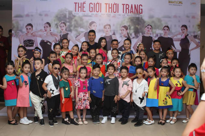 Nữ Hoàng Du Lịch Liên Phương cùng 100 nghệ sĩ