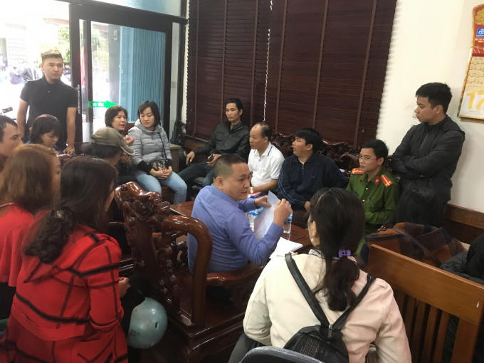 Đại diện công ty cổ phần Bách Đạt An trao đổi khách hàng và cơ quan chức năng.