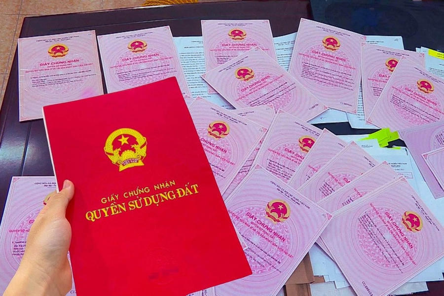 Nếu có các loại giấy tờ theo quy định, các hộ gia đình, cá nhân sẽ được cấp Sổ đỏ và và không phải nộp tiền sử dụng đất.