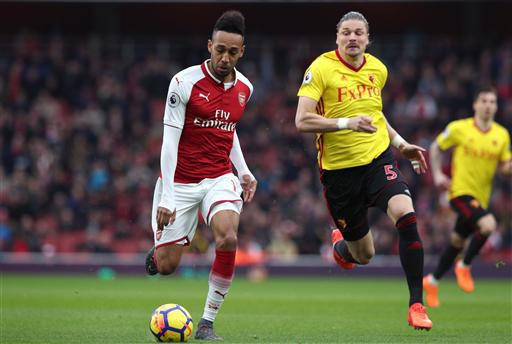 Aubameyang nhân đôi cách biệt cho đội chủ nhà. (Ảnh: Reuters)