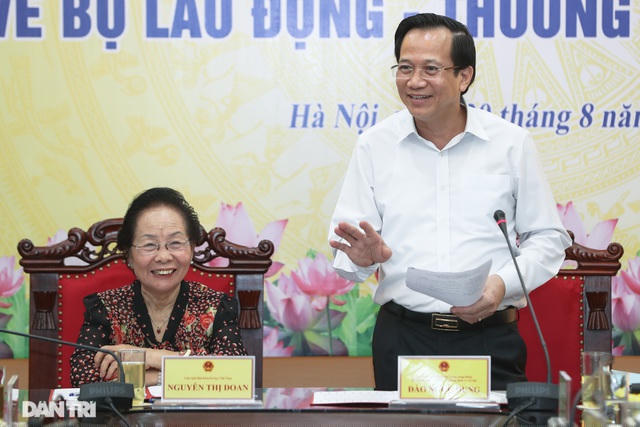 Bộ trưởng Đào Ngọc Dung phát biểu tại lễ bàn giao (Ảnh: Sơn Tùng).